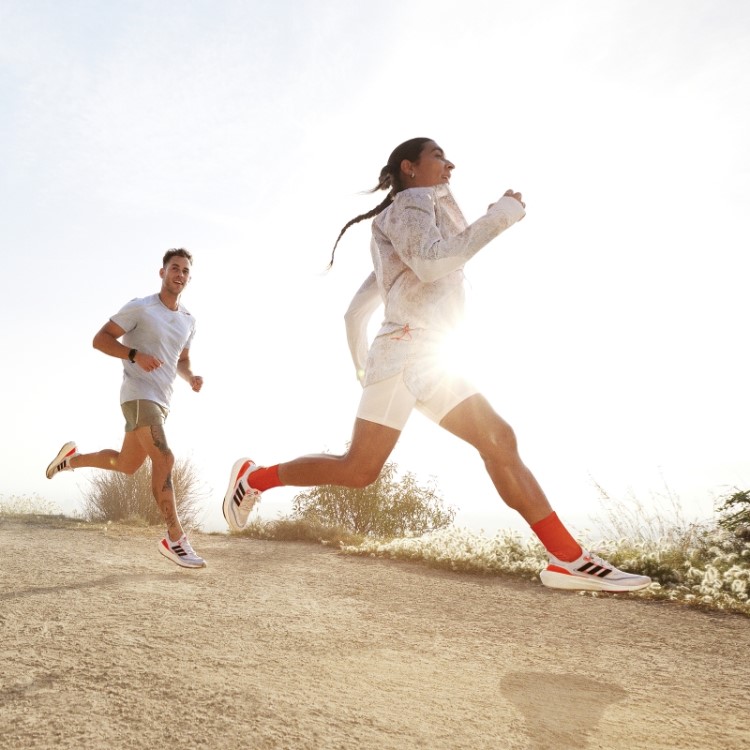 Tênis De Corrida Adidas Ultraboost Light Branco