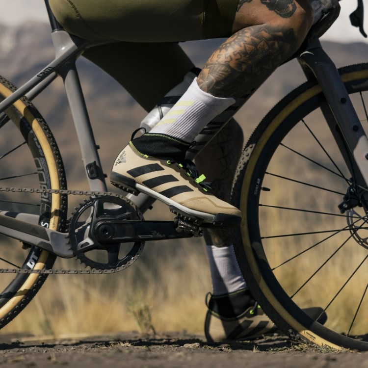 Tênis De Ciclismo Tom Bege Cascalho Adidas
