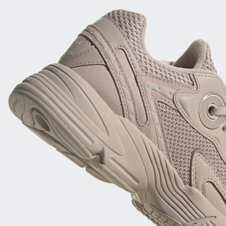 Tênis Adidas Astir Taupe