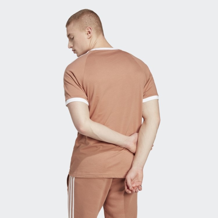 Camiseta Adidas Clay Adicolor Classics Com As Três Listras