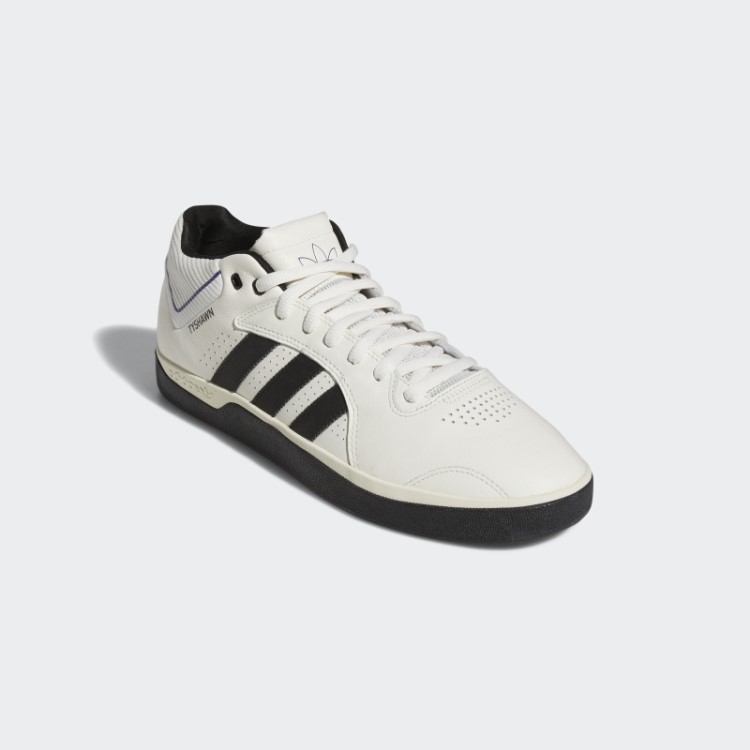 Sapatos Brancos Adidas Tyshawn