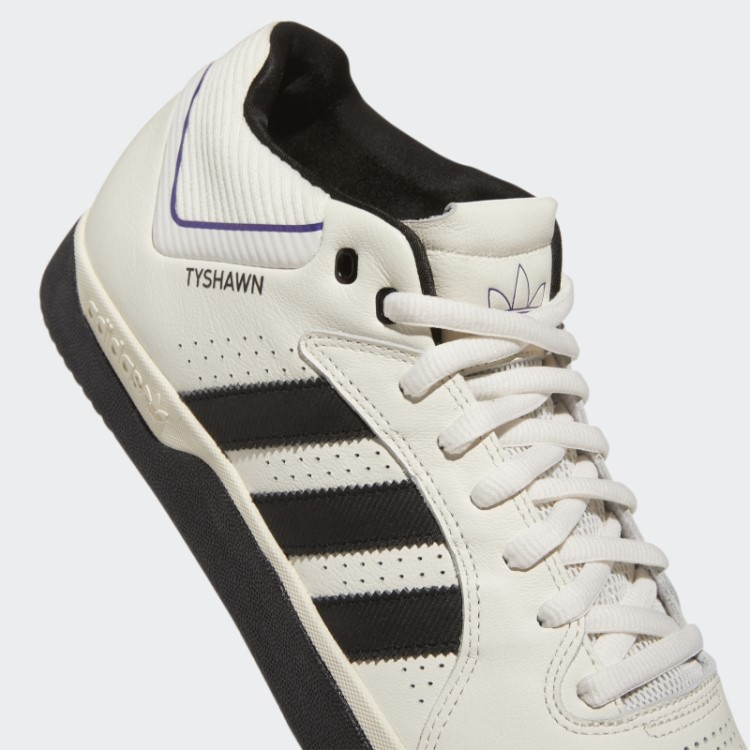 Sapatos Brancos Adidas Tyshawn