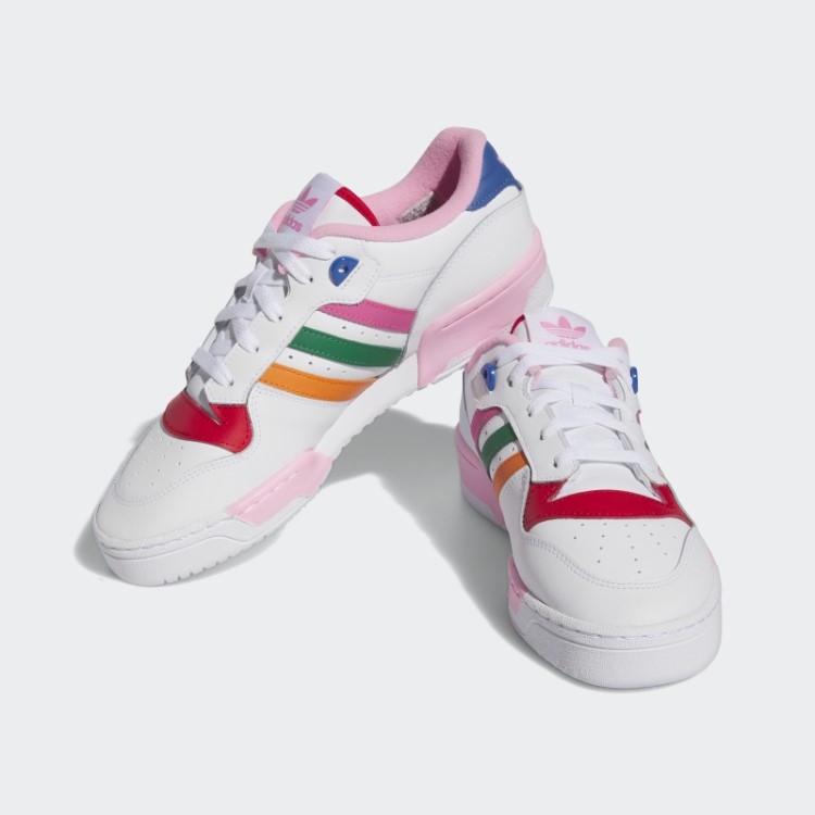 Sapatos Brancos De Rivalidade Adidas
