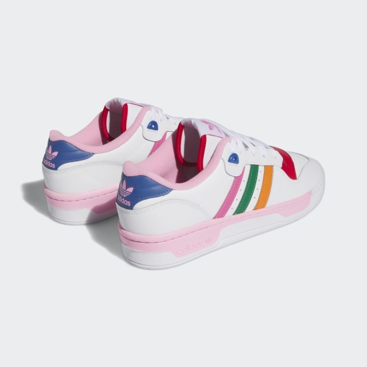 Sapatos Brancos De Rivalidade Adidas