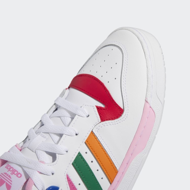 Sapatos Brancos De Rivalidade Adidas