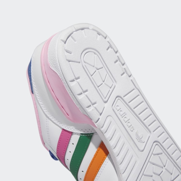 Sapatos Brancos De Rivalidade Adidas