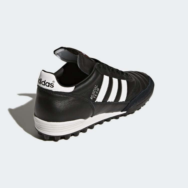 Chuteiras Pretas Da Equipe Mundial Adidas