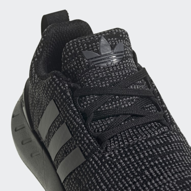 Sapatos Brancos Adidas Swift 22 Quentes