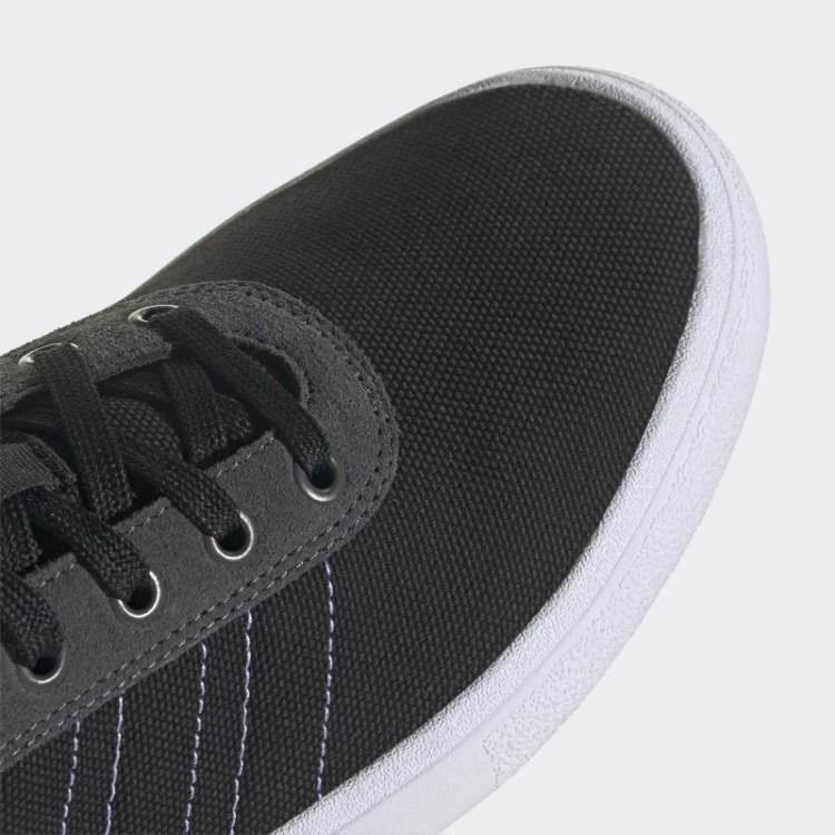 Tênis Adidas Vulc Raid3r Com As Três Listras Pretas