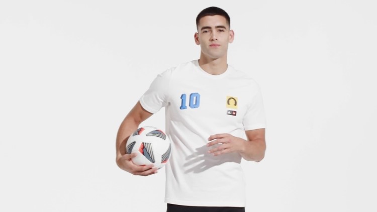Camiseta Branca Adidas X Lego Com Estampa De Futebol