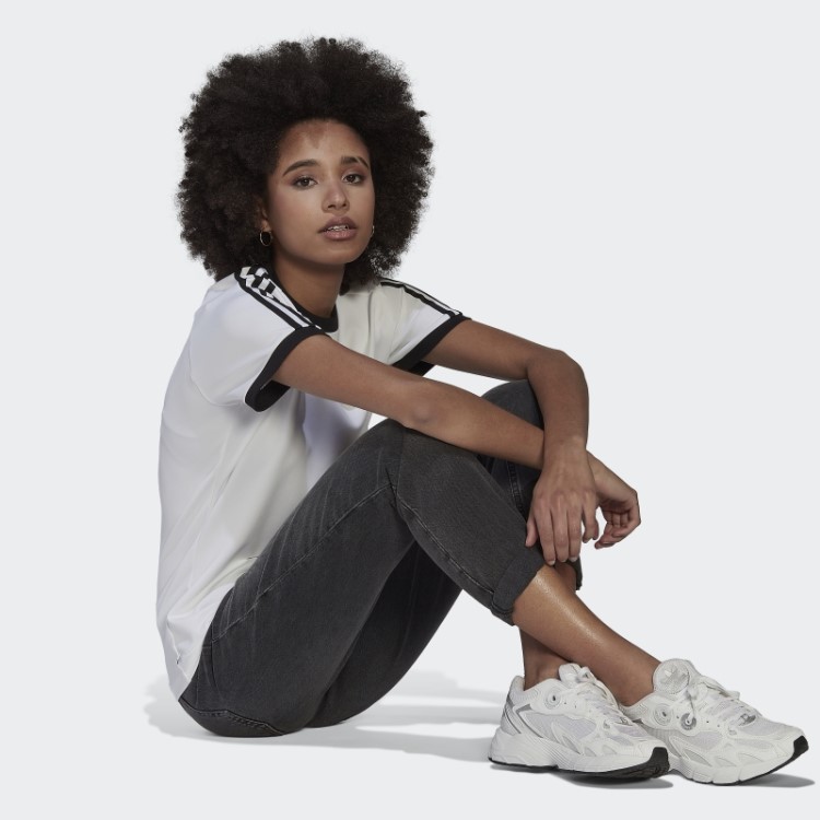 Camiseta Slim Com As Três Listras Adicolor Classics Branca Adidas