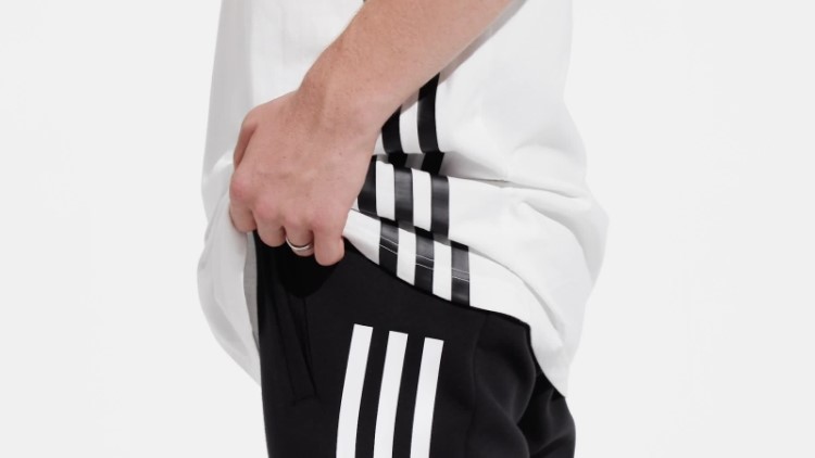 Camiseta Com As Três Listras Future Icons Branca Adidas Fashion
