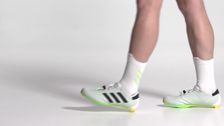 Os Sapatos De Ciclismo De Estrada Adidas Branco