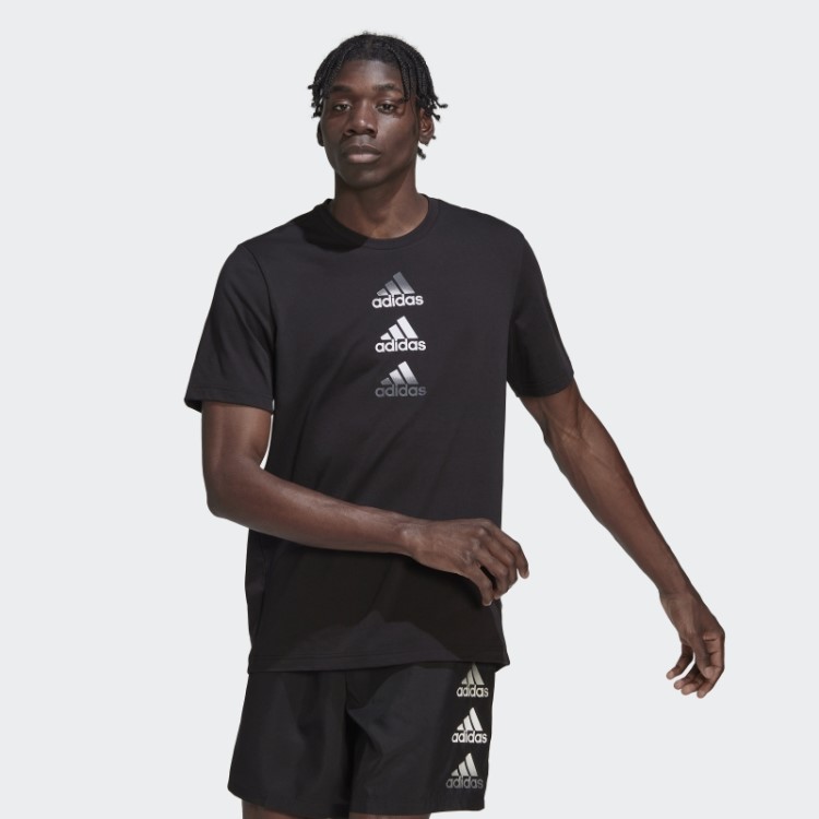 Camiseta Preta Adidas Com Logotipo Projetado Para Mover