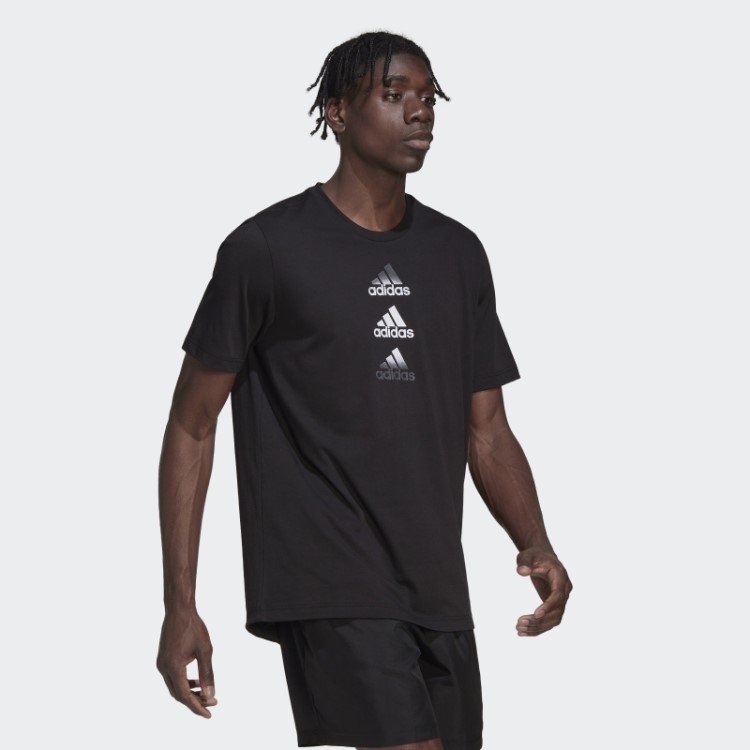 Camiseta Preta Adidas Com Logotipo Projetado Para Mover