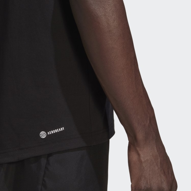 Camiseta Preta Adidas Com Logotipo Projetado Para Mover