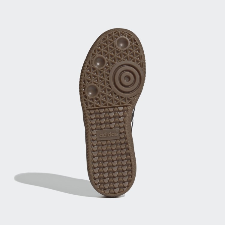 Chiclete Adidas Samba E Sapatos Quentes