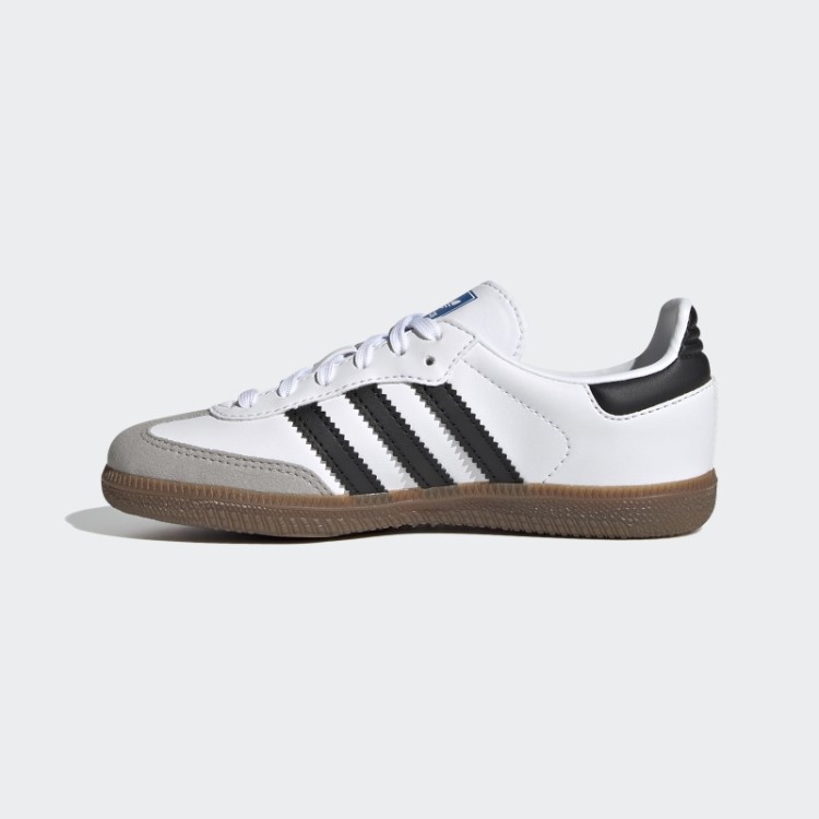 Chiclete Adidas Samba E Sapatos Quentes