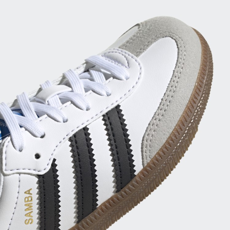 Chiclete Adidas Samba E Sapatos Quentes